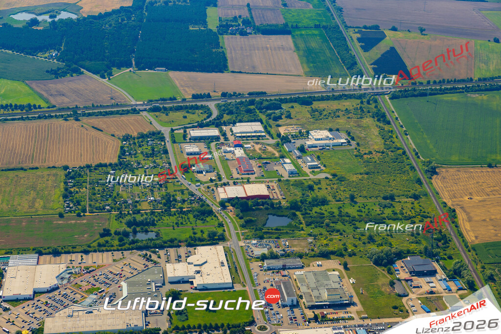 Vs Google Maps Stendal - Die Luftaufnahme wurde 2025 vom UL-Flugzeug heraus erstellt ( keine Drohnenaufnahme ) - Hochauflösende Luftaufnahme - für Wandbilder und großformatige Ausdrucke geeignet. Das besondere Geschenk!Hier alle&nbsp;Infos zur Lizenzierung der LuftaufnahmeWir fliegen auch dieses Jahr wieder in Ihre Region um Luftbilder zu erstellen.- Luftbild anfragen