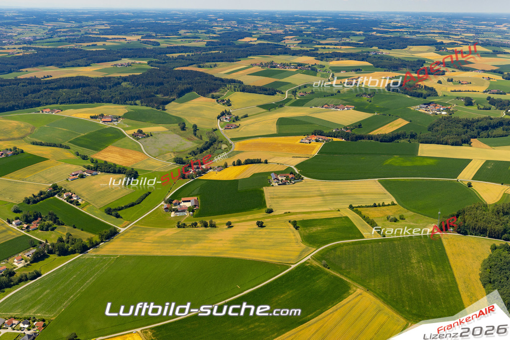Aktuelles Luftbild von Perbing Eichendorf - Die Luftaufnahme wurde 2022 mittels UL-Flugzeug erstellt ( keine Drohne ) - hochauflösende Kamera-Systeme von  Canon -Beste Qualität - Für grossformatige Ausdrucke geeignet. Die Geschenkidee !