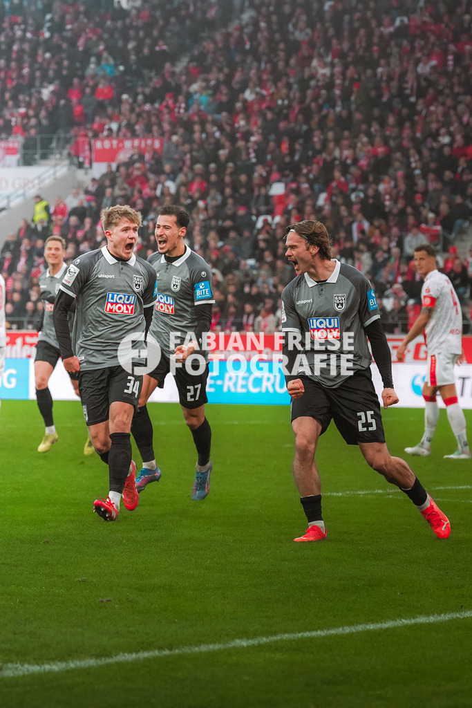 GER Rot-Weiss Essen vs. SSV Ulm, Fussball, 3. Liga, Spieltag 19, Saison 2025/2026, 20.12.2025 | GER Rot-Weiss Essen vs. SSV Ulm, Fussball, 3. Liga, Spieltag 19, Saison 2025/2026, 20.12.2025Foto: Fabian Friese - Realisiert mit Pictrs.com