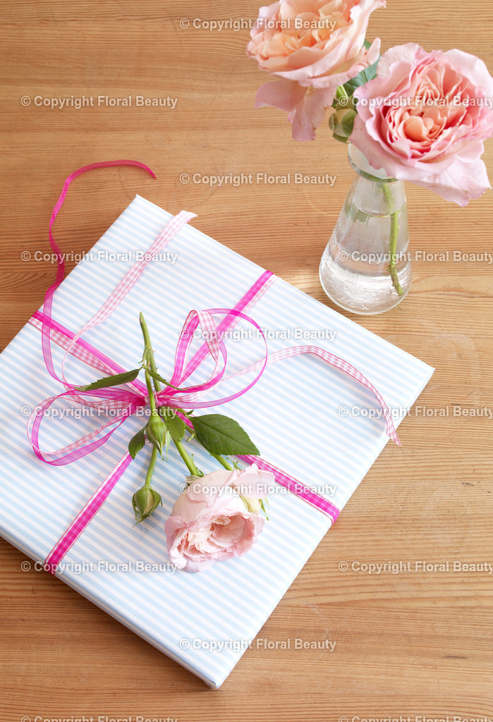 Rosen_Verpackungen_019 | Onlineshop für hochwertige Wandbilder. Bei uns findet ihr selbstgestaltete Blumenmotive. Das perfekte Geschenk, als Praxisdeko oder die eigene Wohnung. Alle künstlerischen Blumenfotos sind auf Leinwand, FineArtPrint, Kunstdruck und vielem mehr zu erwerben - Realized with Pictrs.com