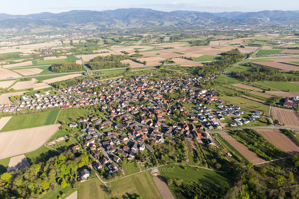 Luftbild: Ortsansicht im Ortsteil Unzhurst in Ottersweier im Bundesland Baden-Württemberg in Deutschland. Foto: IMG_099099.jpg vom 23.04.2017 durch Werner Riehm/FLY-FOTO.de