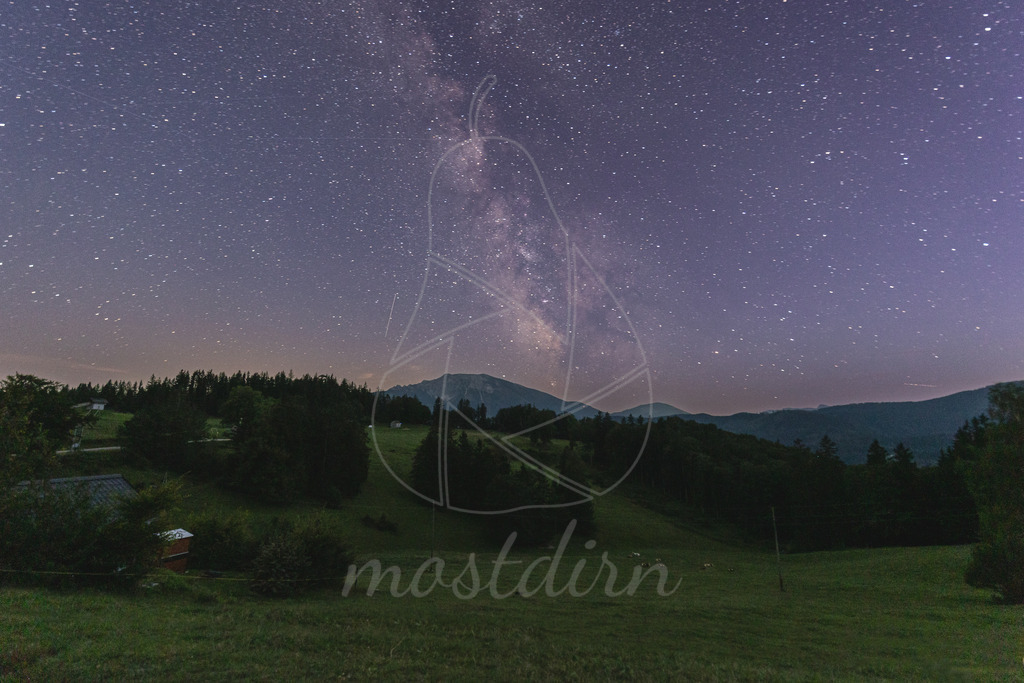 Milchstraße über den Ötscher am Hochbärneck | Was war das für ein schöner Fotomoment für mich, die Milchstraße über den Ötscher. Echt wunderschön. - Realisiert mit Pictrs.com