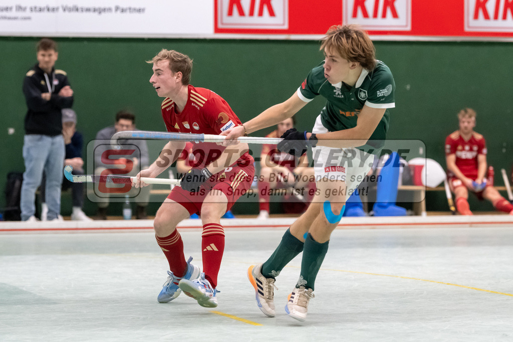 SFE_20241201_0013 | Köln, Deutschland, 01.12.2024:  Hockey 1. Bundesliga Herren Rot-Weiss Köln - HTC Uhlenhorst im KTHC Stadion Rot-Weiss Köln Tennis and Hockey Club am 01.12.2024 in Köln, Deutschland. (Foto von Stephan Fehrmann)Köln, Germany, 01.12.2024: Hockey 1. Bundesliga Herren Rot-Weiss Köln - HTC Uhlenhorst in KTHC Stadion Rot-Weiss Köln Tennis and Hockey Club at 01.12.2024 in Köln, Deutschland. (Foto from Stephan Fehrmann)