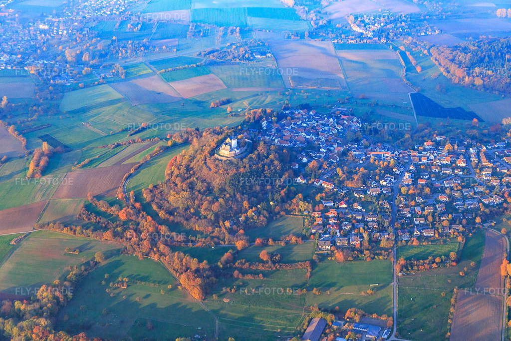 Luftbild: Dorfansicht aus Westen mit Veste Otzberg im Ortsteil Hering in Otzberg im Bundesland Hessen in Deutschland. Foto: IMG_085069.jpg vom 01.11.2015 durch Werner Riehm/FLY-FOTO.de