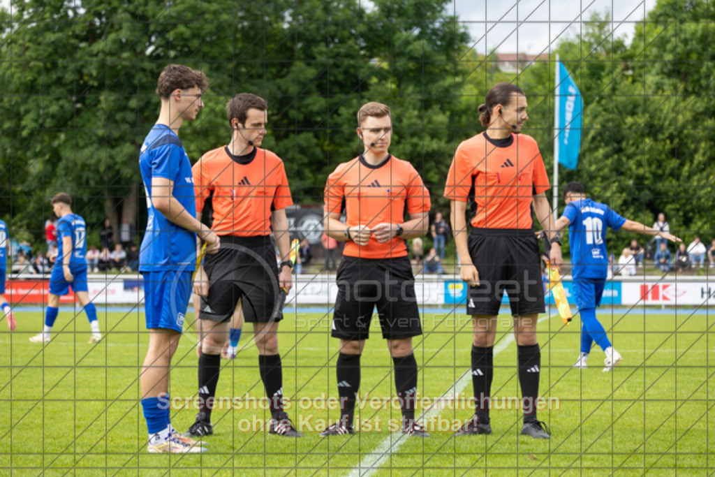 20250529_162855_0046 | #,  VfL Kirchheim (blau) vs. 1.FC Eislingen (weiß), Fußball, Bezirkspokal Finale - Bezirk Neckar/Fils, 2024/2025, Rasenplatz VfL Stadion Kirchheim, Jesinger Straße 105, 73230 Kirchheim, 29.05.2025 - 16:30 Uhr,Foto: PhotoPeet-Sportfotografie/Peter Harich