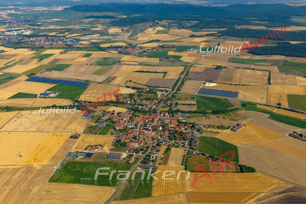 Das Luftbild zeigt : Hellmitzheim Iphofen - Die Luftaufnahme wurde 2023 vom UL-Flugzeug aus erstellt ( keine Drohne ) - Hochauflösende Luftaufnahme - Für grossformatige Ausdrucke geeignet. Die Geschenkidee !Mit Lizenz und Bildrechte bestellbar