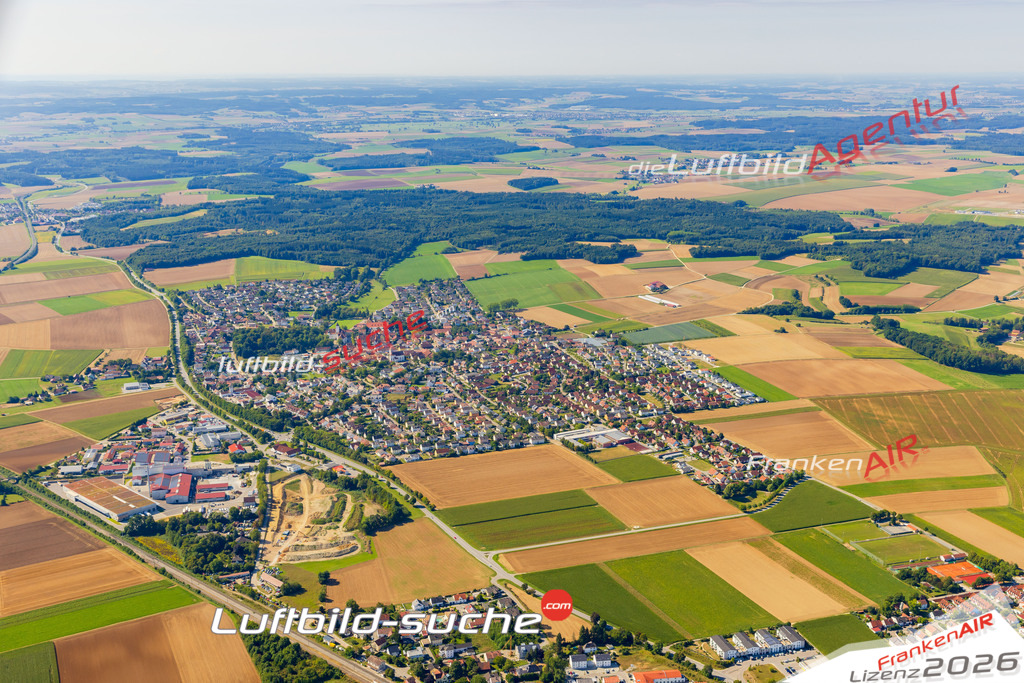 Luftaufnahme der Stadt Alteglofsheim - Die Luftaufnahme wurde 2025 vom UL-Flugzeug heraus erstellt ( keine Drohne ) - Hochauflösende Luftaufnahme - für professionelle Ausdrucke geeignet. Die Geschenkidee !Mit Lizenz und Bildrechte bestellbar