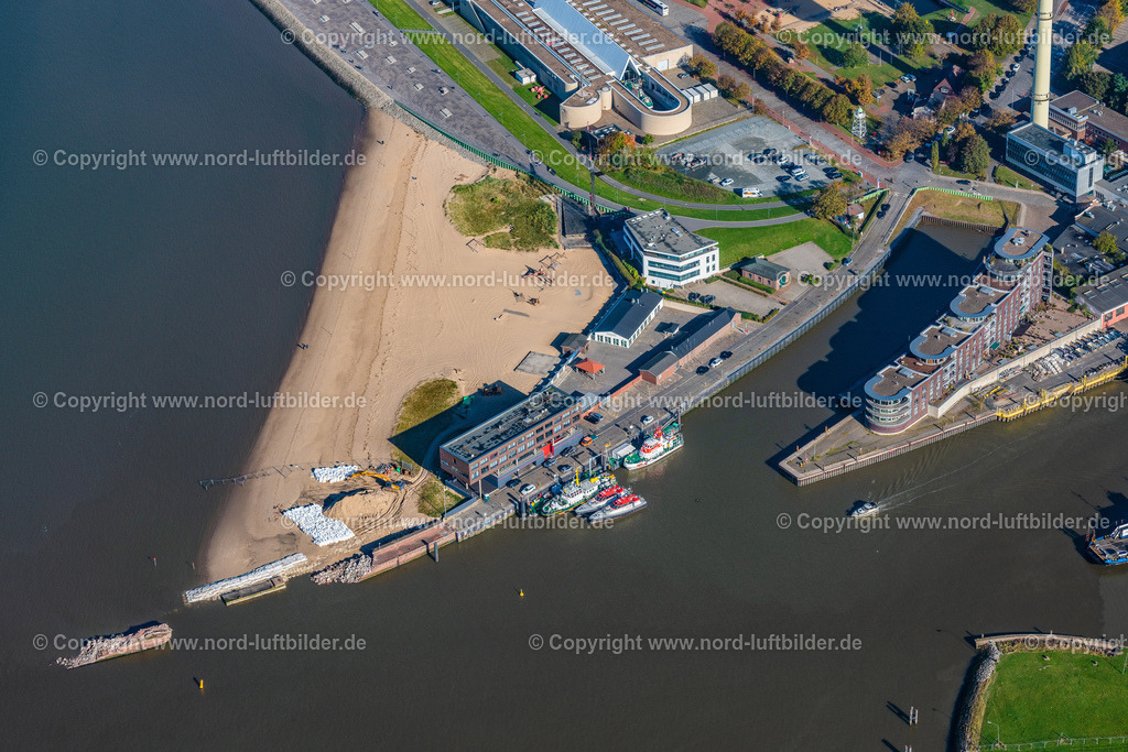 Bremerhaven_Hafenmole_Baustelle_Abruch_ELS_4930091022 | BREMERHAVEN 09.10.2022 Einsturz Überreste der Mole des historischen Seefahrtszeichen an der Mündung der Geeste in die Weser in Bremerhaven im Bundesland Bremen, Deutschland. // Collapsed remains of the pier of the historic seafaring sign at the confluence of the Geeste and the Weser in Bremerhaven in the state of Bremen, Germany. Foto: Martin Elsen