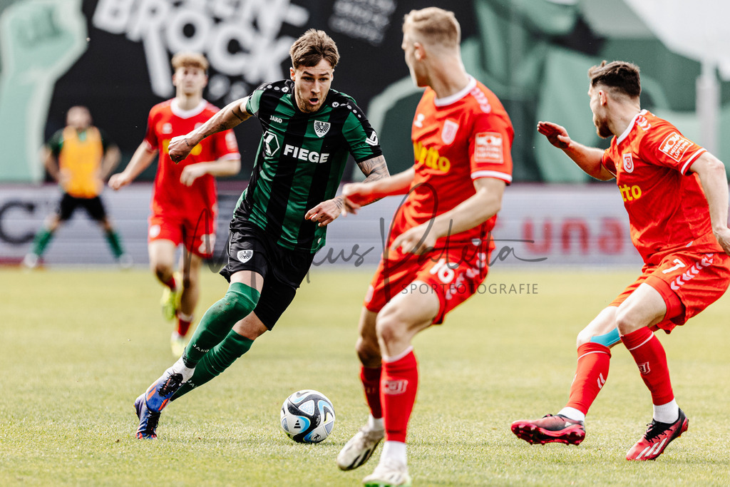 3. Liga, Saison 2023/24, 32. Spieltag: SC Preußen Münster - Jahn Regensburg | Münster, 06.04.2024: 3. Liga, 32. Spieltag, SC Preußen Münster gegen Jahn Regensburg im LVM-Preußenstadion in Münster. Foto: sportfotografie.ms | Markus Paletta - Realisiert mit Pictrs.com