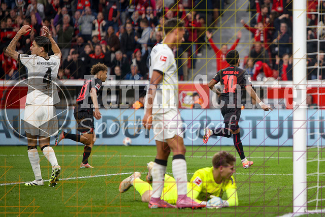 Bayer 04 Leverkusen vs Borussia Mönchengladbach - Bundesliga  | Leverkusen, Deutschland, 21.09.25:   Malik Leon Tillmann (Bayer 04 Leverkusen) Torjubel, jubelt nach seinem Treffer zum 1:0 waehrend des Spiels der Bundesliga zwischen  Bayer 04 Leverkusen vs Borussia Mönchengladbach in der BayArena(Foto von Brauer-Fotoagentur / Adrian Schlueter)