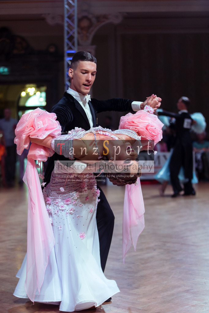 20250706_WDSF_Open_Youth_Std-dC25-4930 | Tanzsportbilder, Standardtanz, Lateintanz, WDSF, DTV, LTVB, dancecomp, goc, hessen tanzt, blaues band der spree, walzer, tango, wiener walzer, slowfox, quickstepp, samba, rumba, cha-cha-cha, paso doble. jive, hd-kroft photography, turniertanzsport