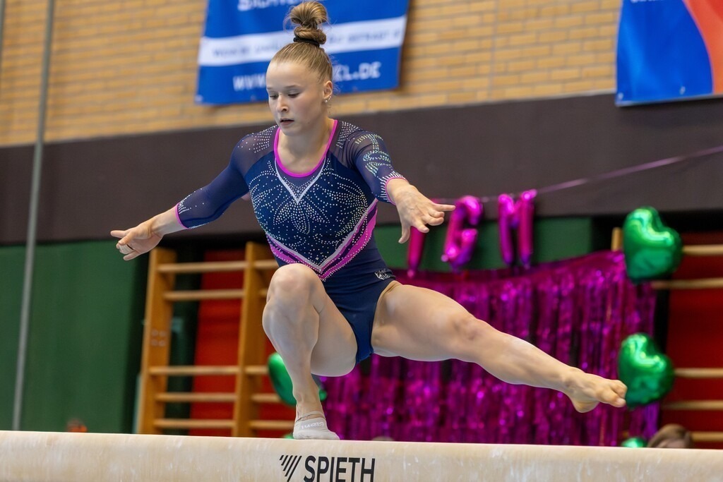 Deutsche Turnliga DTL (Bundesliga) der Frauen, 3. Wettkampftag 2025 in Ketsch***Silja Stöhr (TG Mannheim) am Schwebebalken | Deutsche Turnliga DTL (Bundesliga) der Frauen, 3. Wettkampftag 2025 in Ketsch***Silja Stöhr (TG Mannheim) am Schwebebalken - Realisiert mit Pictrs.com