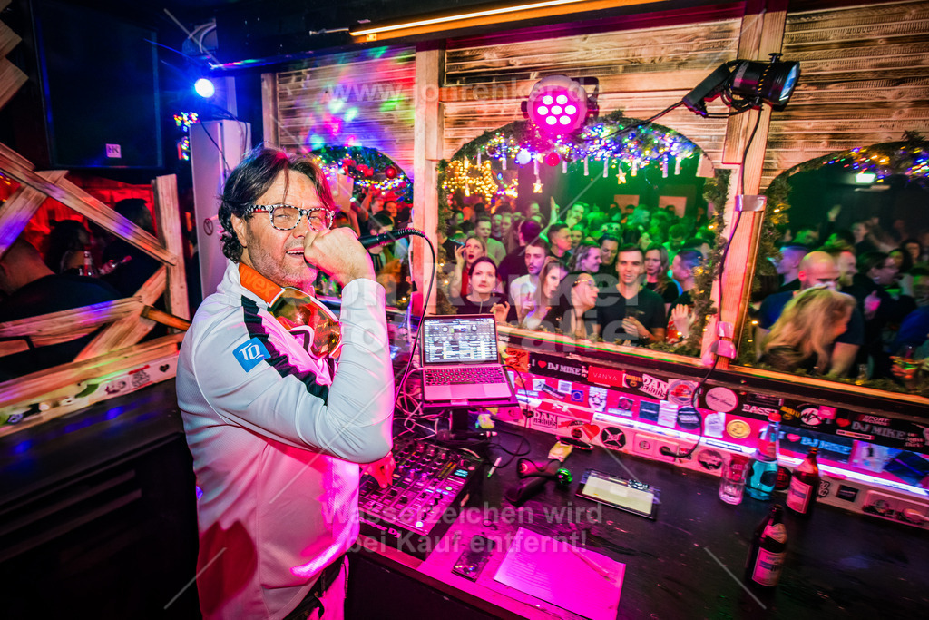 26-11-2024-RUDOLPHS-SCHLITTENBAR-LEIPZIG-LEIPZIG-COPYRIGHT-JON-RENKER-BILD-0059 | Erleben Sie unvergessliche Momente mit unserem professionellen Eventfotografen. Wir fangen Emotionen und Höhepunkte Ihrer Veranstaltung ein – von Festivals über Firmenfeiern bis zu Jubiläen. Vertrauen Sie auf kreative Perspektiven und hochwertige Bilder.  - Realisiert mit Pictrs.com