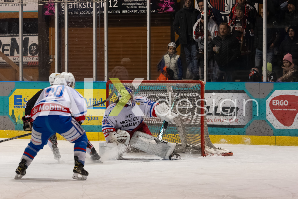 Eishockey I Herren I Saison 2025-2026 I Regio League | 3. Liga Regular Season Gr. 1 ZS | Men I 17. Spieltag I EHC Herrischried - HC Wohlen Freiamt I 01.02.2026 | Hochwertige Sportfotos kaufen & lizenzieren für Medien, Vereine, Agenturen & Sportler:innen. Entdecke professionelle Sportfotografie im Bildshop von Alexander Franzen. - Realisiert mit Pictrs.com