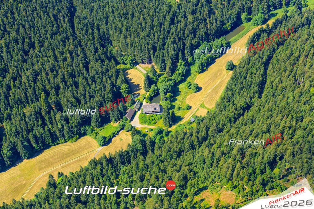 Die Luftaufnahme der Stadt Teuschnitz wurde vom UL-Flugzeug heraus erstellt ( keine Drohne )- hohe Auflösung für beste Qualität