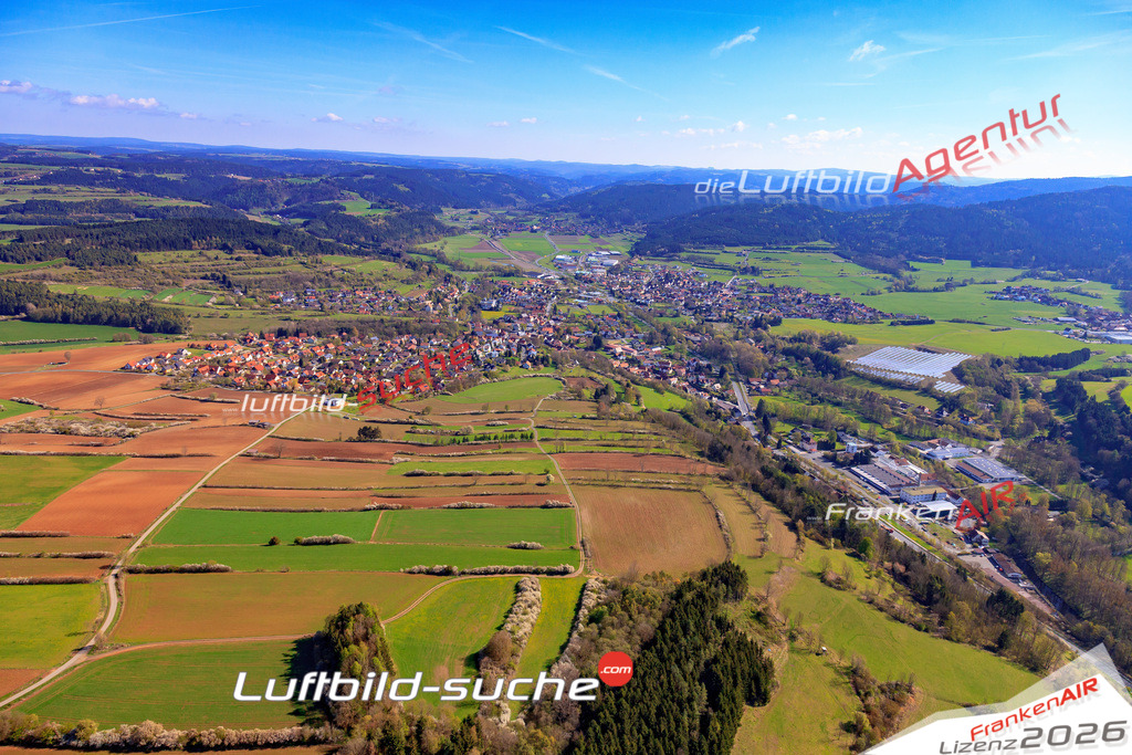 Die Luftaufnahme der Stadt Marktrodach wurde 2017 vom Flugzeug heraus erstellt ( keine Drohne )- hohe Auflösung für beste Qualität