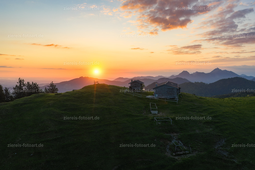 Die Baumgartenalm in der Morgensonne  | Die Baumgartenalm in der Morgensonne  - Realisiert mit Pictrs.com