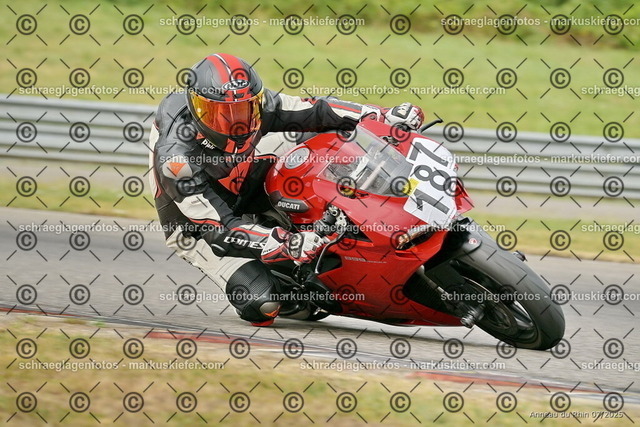 25bt05-0420 | markuskiefer.com - Realisiert mit Pictrs.com