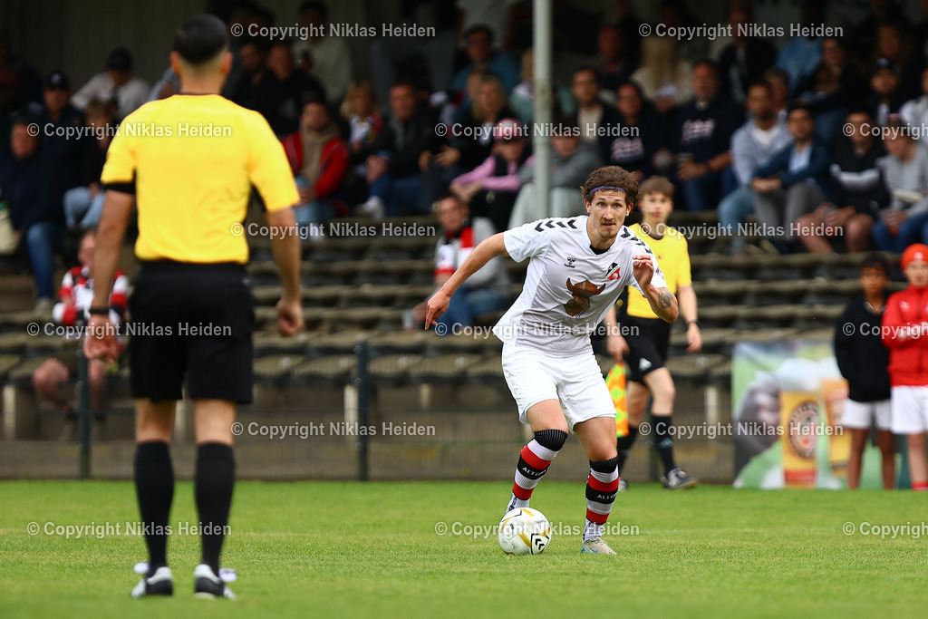 NH_Altona93_FCEintrachtNorderstedt_LottoPokal_03052025 | #9 Max Düwel (Altona 93)Fußball I Herren I Lotto Pokal I Saison 2024-2025 I Halbfinale I Altona 93 - FC Eintracht Norderstedt I 03.05.2025 I Adolf-Jäger-Kampfbahn