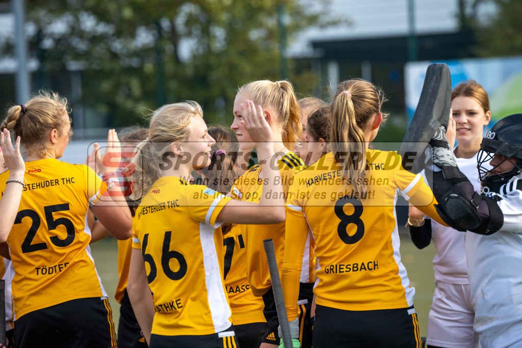 SFE_20231021_0081 | Deutsche Meisterschaft Weibliche U16 Halbfinale Düsseldorfer HC - Harvestehuder THC am 21.10.2023 in Köln (Düsseldorfer Hockeyclub 1905 e.V.), Photo: Stephan Fehrmann 2023 (Sports-Gallery)