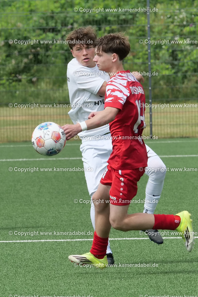 Fußball : C-Junioren : Aufstieg Regionalliga West : SUS 09 Dinslaken - Vfb 03 Hilden am 04.06.2026 in Dinslaken | Fußball : C-Junioren : Aufstieg Regionalliga West : SUS 09 Dinslaken (rotr Trikots)- Vfb 03 Hilden (weiße Trikots) am 04.06.2026 in Dinslaken - Realisiert mit Pictrs.com