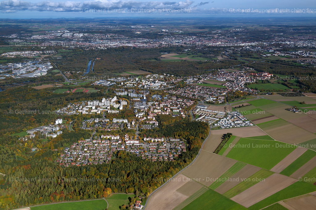 3703679 | Wiblingen, ULM 13.10.2017 Stadtansicht vom Stadtrand angrenzend an landwirtschaftliche Feldern  in Ulm im Bundesland Baden-Württemberg, Deutschland // City view from the outskirts with adjacent agricultural fields  in Ulm in the state Baden-Wuerttemberg, Germany Foto: Gerhard Launer