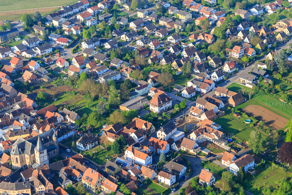 Luftbild: Kalmitstr im Ortsteil Arzheim in Landau im Bundesland Rheinland-Pfalz in Deutschland. Foto: IMG_113928.jpg vom 01.05.2019 durch Werner Riehm/FLY-FOTO.de