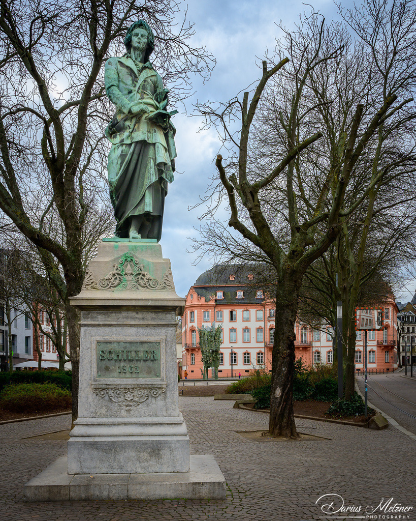 Das Schillerdenkmal auf dem Schillperplatz in Mainz | Das Schillerdenkmal auf dem Schillperplatz in Mainz
