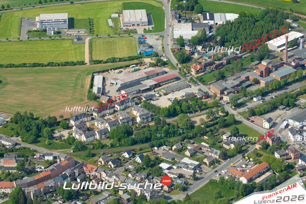 Das Luftbild der Stadt Treuen wurde 2022 vom Flugzeug heraus erstellt (keine Drohnen-Aufnahmen) Aufnahmehöhe ca.450 Meter- hohe Bildauflösung und Druck-Qualität. Garantiert!