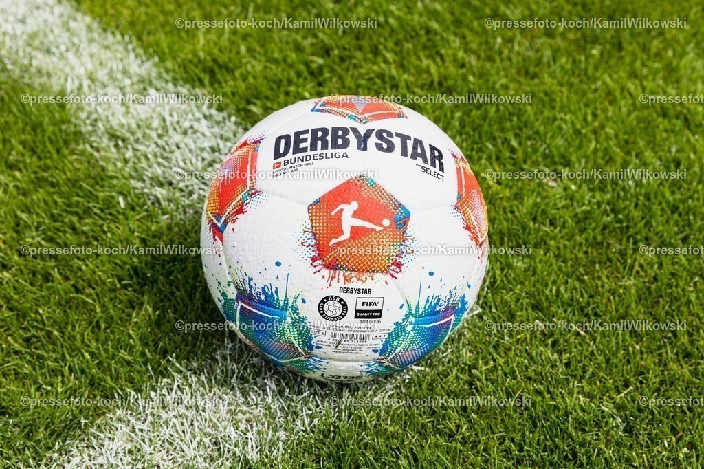 xKWI02082501003 | 02.08.2025, xkwix, Fußball, Regionalliga West, FC Gütersloh - 1. FC Bocholt, Ohlendorf Stadion im Heidewald: Bundesliga Ball
