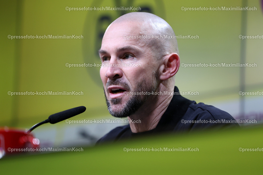 BVB15122401121 | 15.12.2024, Fußball, Borussia Dortmund - TSG 1899 Hoffenheim, 1. Fußball Bundesliga, 14. Spieltag, Signal Iduna Park, Saison 2024 2025: Pressekonferenz mit den Trainern nach dem Spiel - Cheftrainer Christian Ilzer (Trainer Hoffenheim)DFB regulations prohibit any use of photographs as image sequences and or quasi-video.