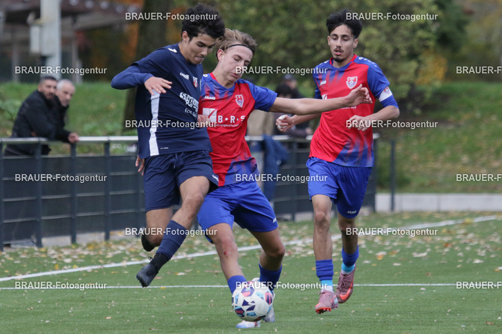 02.11.2025: A-Jugend-Niederrheinliga KFC Uerdingen - RSV Ratingen | Krefeld, Deutschland, 02.11.2025: Timo Schüren (KFC Uerdingen) im Kampf um den Ball während des A-Jugend Niederrheinliga Spiels zwischen KFC Uerdingen  - RSV Ratingen am 02.11. 2025 am Löschenhofweg in Krefeld, Deutschland. (Foto Ralph Görtz / Brauer-Fotoagentur)