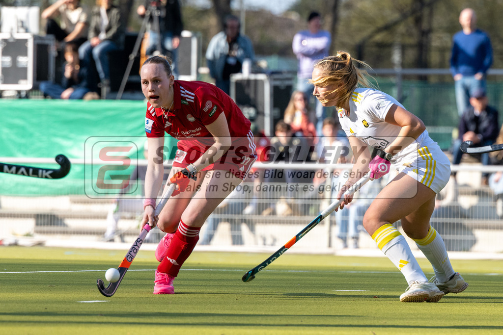 SFE_20260322_0121 | Köln, Deutschland, 22.03.26: Feldhockey 1. Bundesliga Damen zwischen Rot-Weiss Köln - Harvestehuder HTC im REWE Sportpark am 22.03.2026 in Köln, Deutschland. (Foto von Stephan Fehrmann)Köln, Germany, 22.03.26: Feldhockey 1. Bundesliga Damen between Rot-Weiss Köln - Harvestehuder HTC in REWE Sportpark at 22.03.2026 in Köln, Deutschland. (Foto from Stephan Fehrmann)