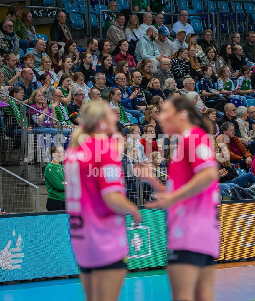 Handball I Frauen I Saison 2025-2026 I 1. HBF I 15. Spieltag I VFL Oldenburg - SV Union Halle-Neustadt 0060 | jns.sportfotos - Realisiert mit Pictrs.com