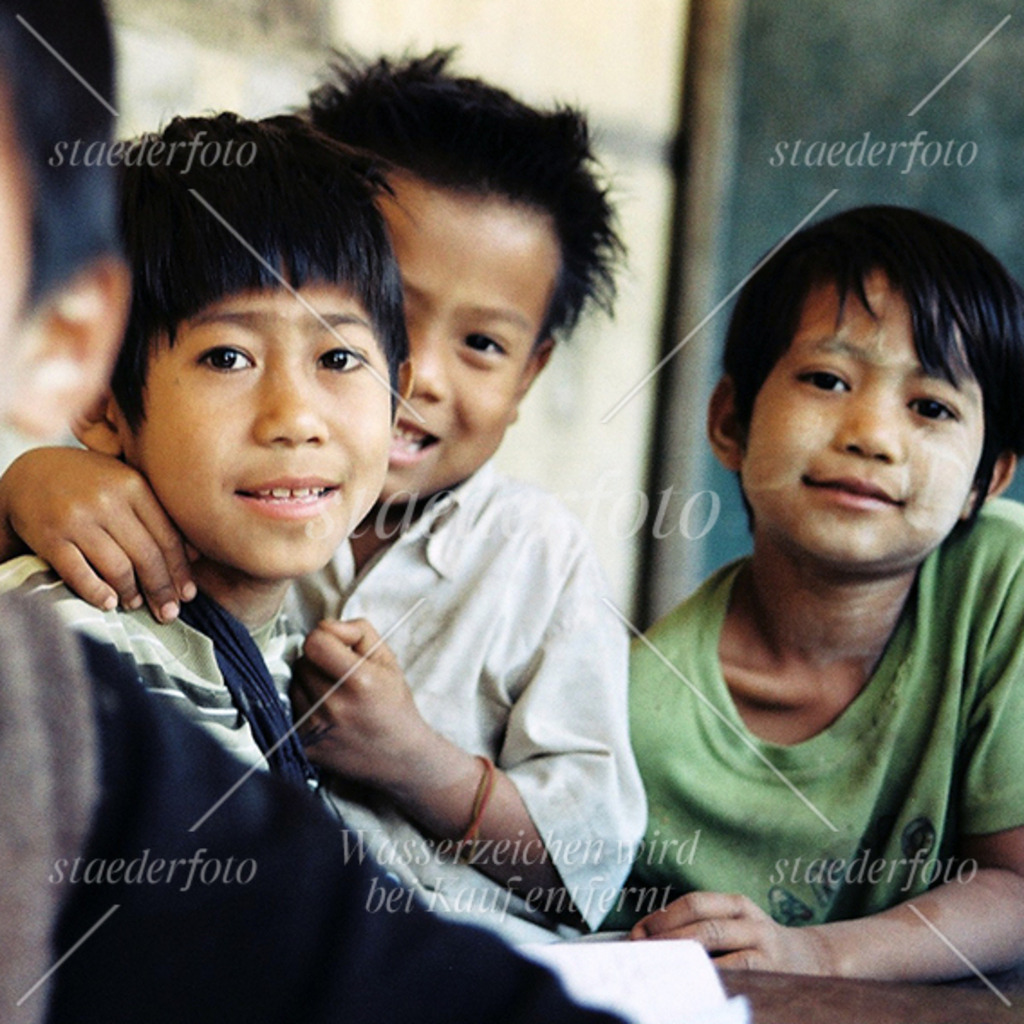 Dorfkinder_Schule | Der Fotograf für Portraitfotografie aus Berlin | staederfoto.de - Realisiert mit Pictrs.com