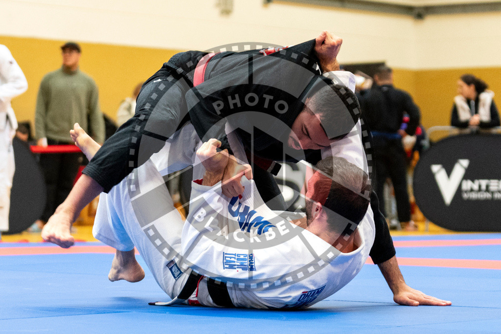 20231118PBB10493 | Fighters compete during the AJP Tour 600 Frankfurt Championship in Frankfurt/Main, Germany, on November 18, 2023.