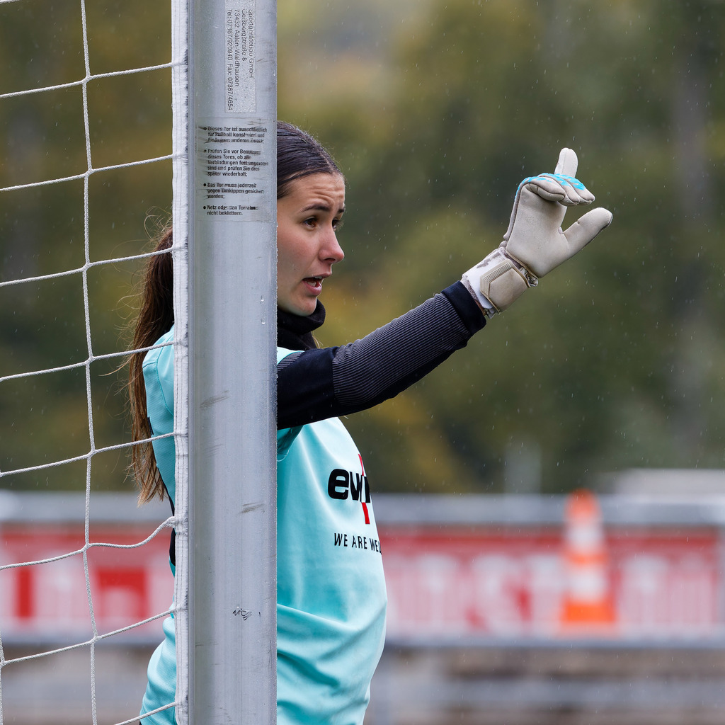 FCHHOH_251005_9144 | 1.FC Heidenheim 1846 II vs. SGM Hohenmemmingen/Sontheim, Fußball, Frauen, Bezirksliga, 2025/2026, 4. Spieltag, 05.10.2025 in Heidenheim, Kunstrasen b. Voith-Arena West(Foto: Michael Bulling) - Realisiert mit Pictrs.com