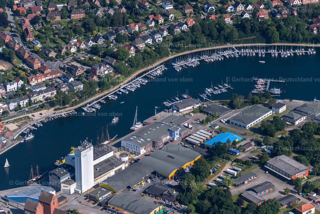 4038113 | NEUSTADT IN HOLSTEIN 07.08.2020 Hafenanlagen entlang der Förde in Neustadt in Holstein im Bundesland Schleswig-Holstein, Deutschland. // Port facilities along the fjord in Neustadt in Holstein in the state Schleswig-Holstein, Germany. Foto: Gerhard Launer