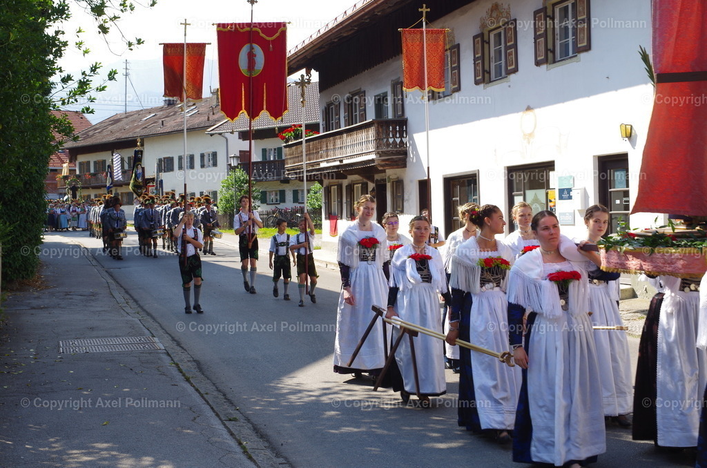 IMGP3602 | fotografiert von Axel PollmannLeonhardi Wallfahrt Benediktbeuern und Murnau, Fronleichnam, Fasching, Landschaft im Loisachtal und Benediktbeuern  - Realisiert mit Pictrs.com