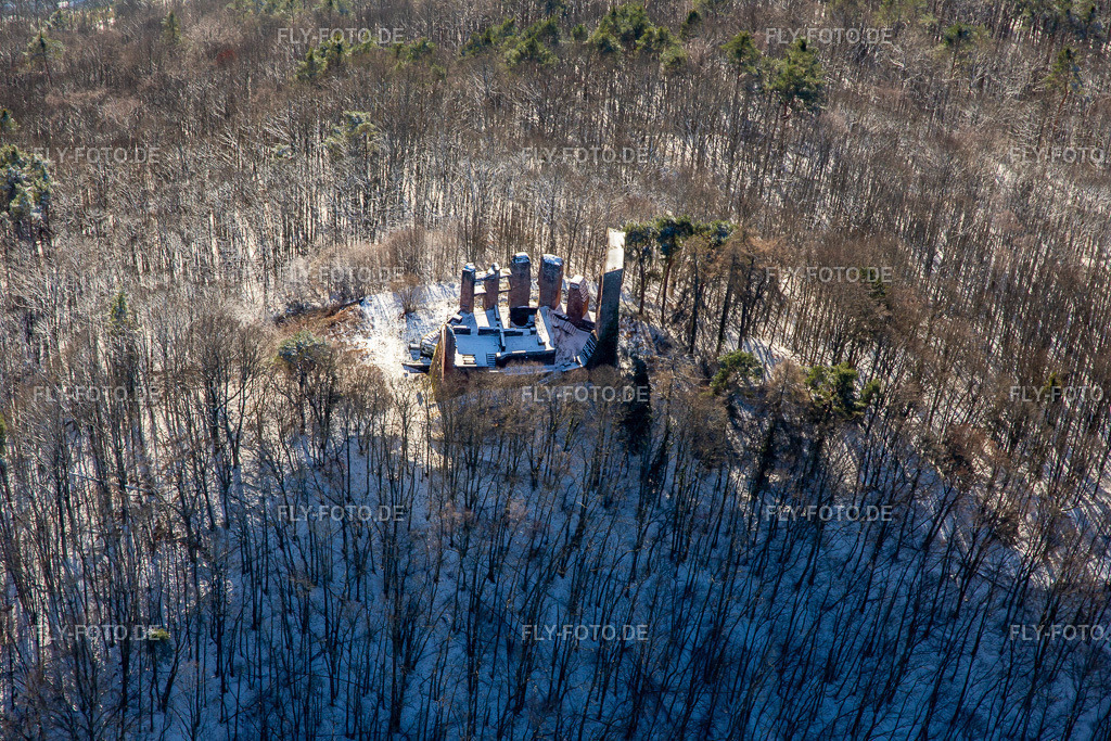 Burgruine Ramburg im Winter bei Schnee | Luftbild: Burgruine Ramburg im Winter bei Schnee in Ramberg im Bundesland Rheinland-Pfalz in Deutschland. Foto: IMG_139865.jpg vom 20.01.2024 durch ©2025 Werner Riehm fly-foto.de/copyright - Realisiert mit Pictrs.com