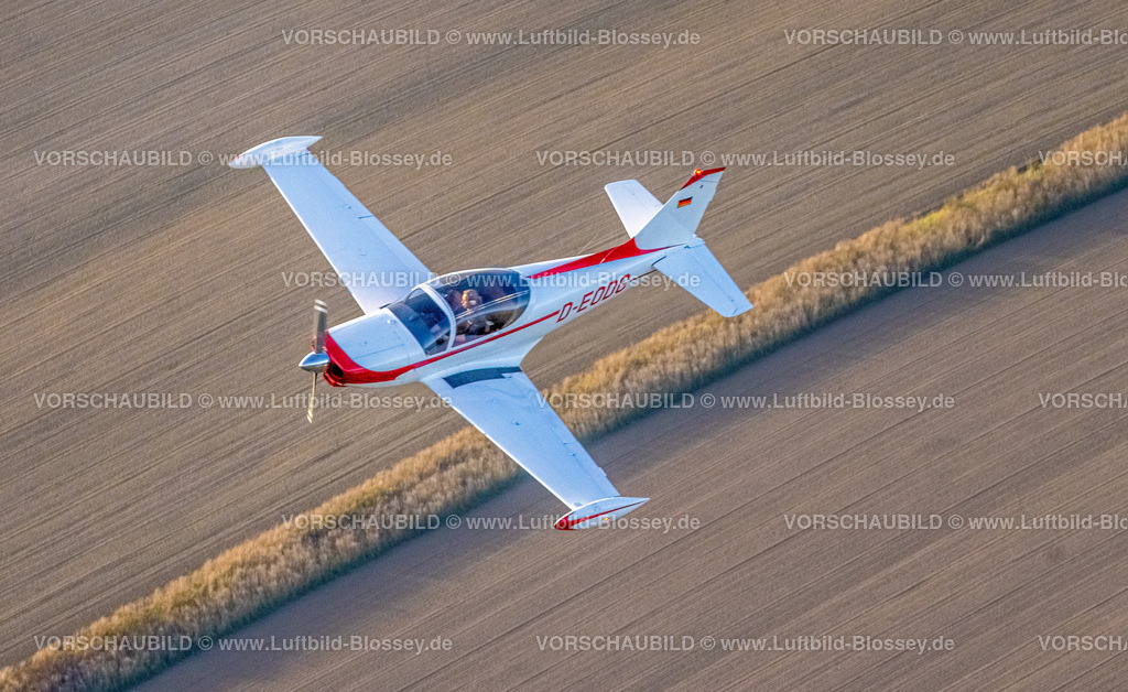 Hamm221006434marchetti_Thorsten_Wesselmann | Luftbild, Flugzeug in der Luft, Flugzeug D-EODG, Aircraft D-EODG, SIAI-Marchetti SF-260, einmotoriges Leichtflugzeug, Heessen, Hamm, Ruhrgebiet, Nordrhein-Westfalen, Deutschland