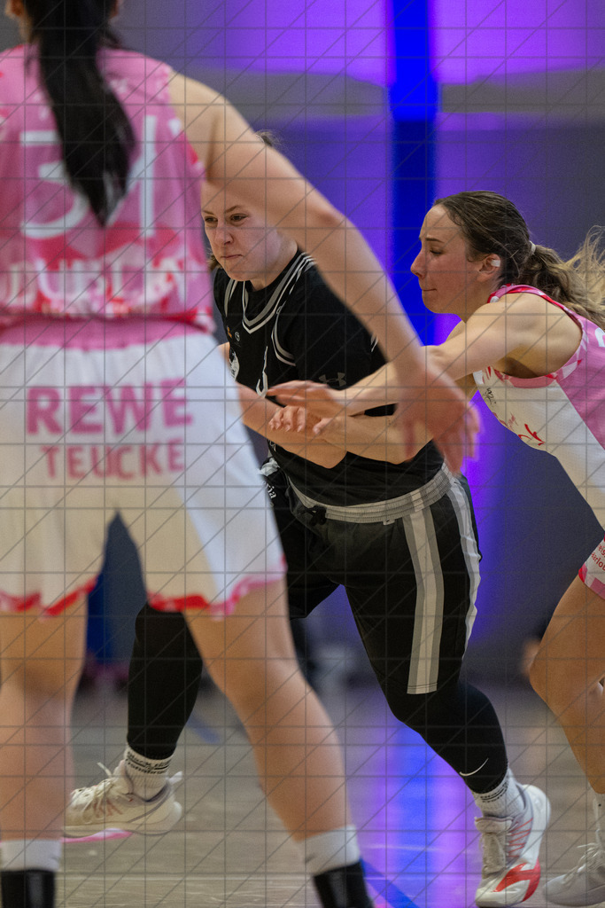 2. DBBL PlayOff 24/25 | 12.04.2025 | Dillingen Diamonds vs. BBC OS | 1/8-Finale, 2. Spiel  | 2. DBBL PlayOff 24/25 | 12.04.2025 | Dillingen Diamonds vs. BBC OS | 1/8-Finale, 2. Spiel  - - - - - CREDIT, www.bullenfotos.de, Martin König, Hörner Weg 40, D-49078 Osnabrück, +4917663732967, Nutzung und Weitergabe nur zu den vereinbarten Zwecken. Presseanfragen an Urheber. Alle Rechte beim Urheber. - - - - - - Realisiert mit Pictrs.com