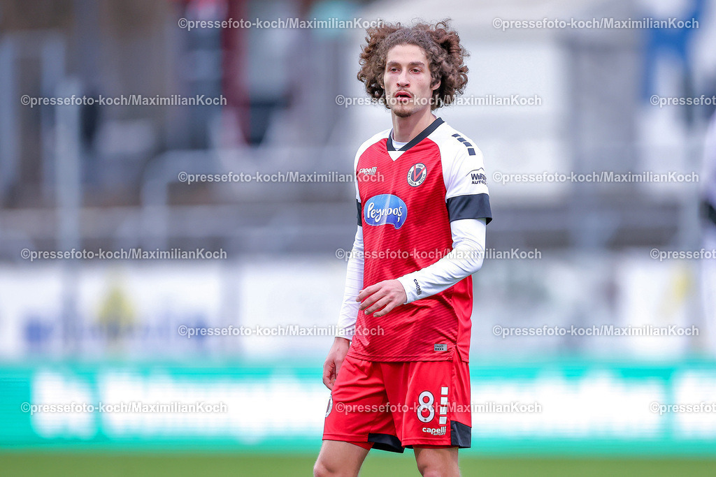 FCVK21122401062 | 21.12.2024, Fußball, FC Viktoria Köln – SV Sandhausen, 3.Liga, Sportpark Höhenberg, Saison 2024 2025: Donny Bogicevic (Viktoria Köln #8)DFB regulations prohibit any use of photographs as image sequences and or quasi-video.