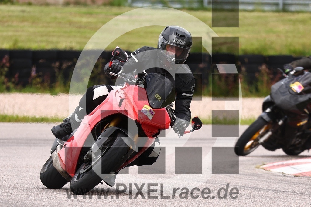 0600-20240531_00850 | Schöne Erinnerungen an spannende Momente - das festzuhalten ist unser Job. PIXELrace.de ist seit 2003 auf den Rennstrecken Europas unterwegs um die Action draußen beim Fahren und die wunderbare Stimmung imm Fahrerlager für euch einzufangen.