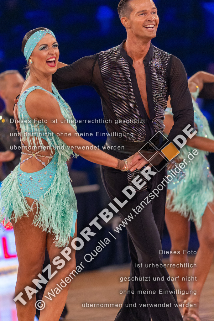 20231111-04690 | Hier finden Sie Tanz Bilder vom Latein und Standard Formationen tanzen. Sportbilder vom Tanzsport. Schöne Fotos und von Weltmeisterschaft, Europameisterschaft, Bundesliga, Regionalliga, Oberliga und Landesliga sowie von GOC Stuttgart, DanceComp, WM Bremen