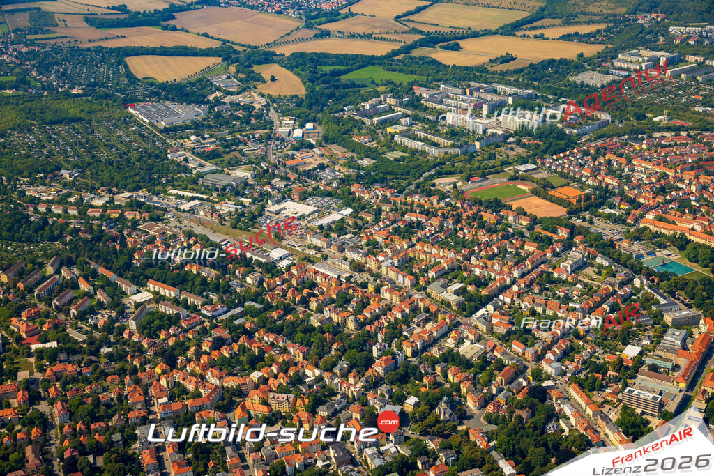 Bild der Stadt Weimar - Die Luftaufnahme wurde 2025 vom UL-Flugzeug heraus erstellt ( keine Drohne ) - Hochauflösende Luftaufnahme - für professionelle Ausdrucke geeignet. Die Geschenkidee !Hier alle&nbsp;Infos zur Lizenzierung der LuftaufnahmeWir fliegen auch dieses Jahr wieder in Ihre Region um Luftbilder zu erstellen.- Luftbild anfragen