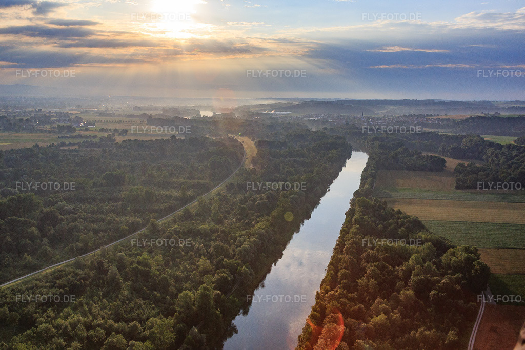 Luftbild: Verlauf der Isar und Naturschutzgebiet Isaraltwasser- und Brennenbereich bei Mamming in Mamming im Bundesland Bayern in Deutschland. Foto: IMG_090432.jpg vom 02.07.2016 durch Werner Riehm/FLY-FOTO.de
