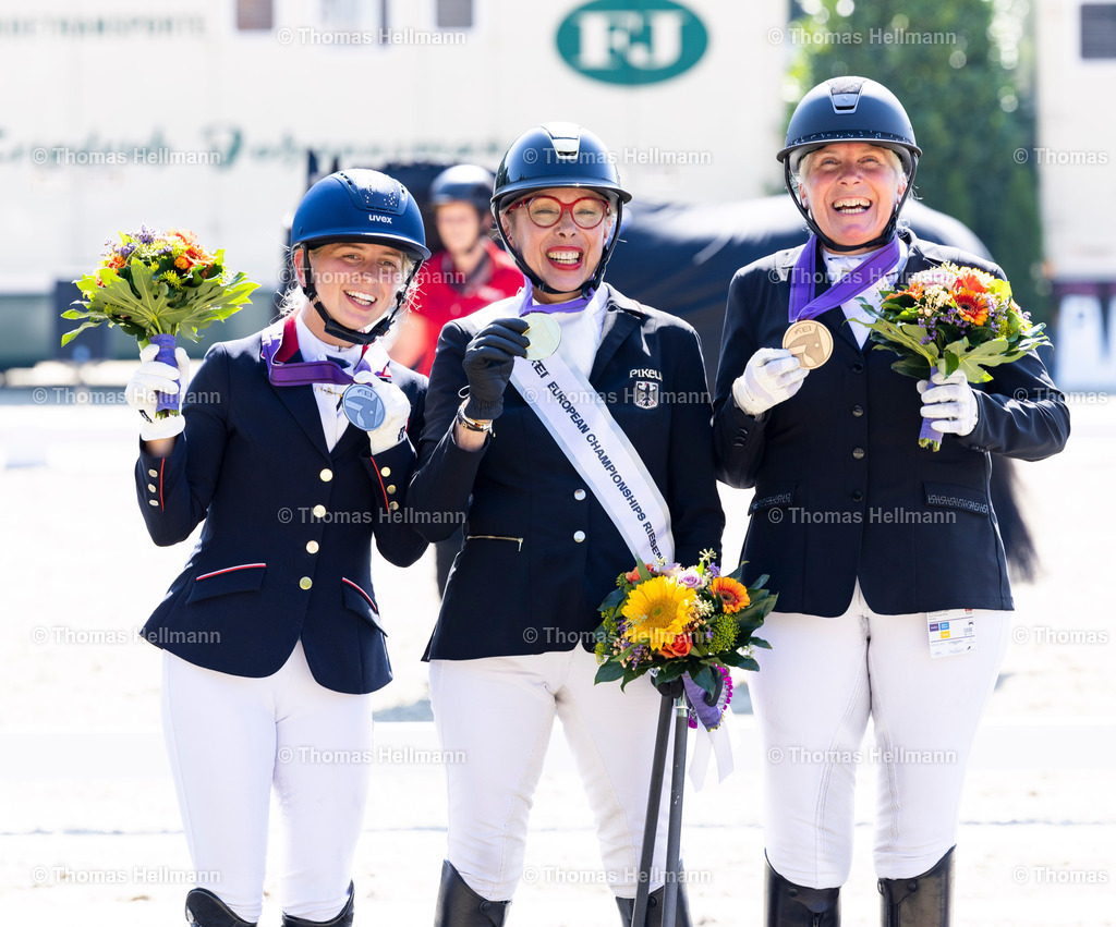 TH_Heidemarie Dresing_ Georgia Wilson_ Ann Cathrin Lübbe_11839 | FEI European Championships Riesenbeck 2023 am 09.09.23 in Riesenbeck, Heidemarie Dresing, Georgia Wilson, Ann Cathrin Lübbe