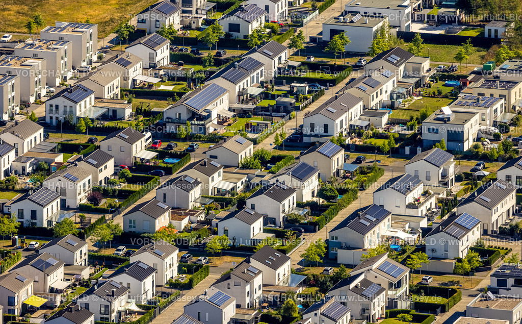Gelsenkirchen220801464 | Luftbild, Neues Pumpwerk-Gebäude der Emschergenossenschaft nahe der Sutumer Brücken auf der Schleuseninsel zwischen Rhein-Herne-Kanal und Fluss Emscher, Schalke-Nord in Gelsenkirchen, Ruhrgebiet, Nordrhein-Westfalen, Deutschland