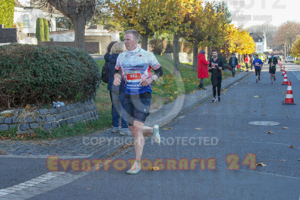 241201_1223_EV4_2304 | Sportfotografie im Rhein-Sieg Kreis, Köln, Bonn, NRW, Rheinland Pfalz, Hessen, etc. Unser Tätigkeitsfeld umfasst den Laufsport vom Volkslauf über den Marathon, Duathlon, Triathon bis zum Ultralauf wie Kölnpfad Ultra oder Schindertrail.